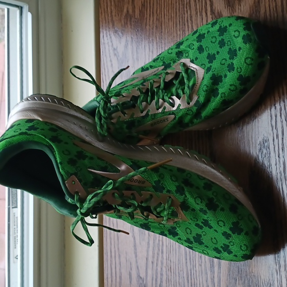 Mens Brooks St. Patrick's release Lucky Launch 6 size 10.5